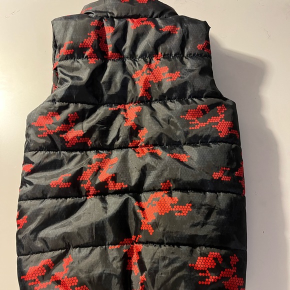 Boys Puma Vest - Picture 2 of 4